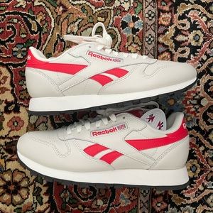 Reebok Classic Leather Sneakers in Chalk / Radiant Red